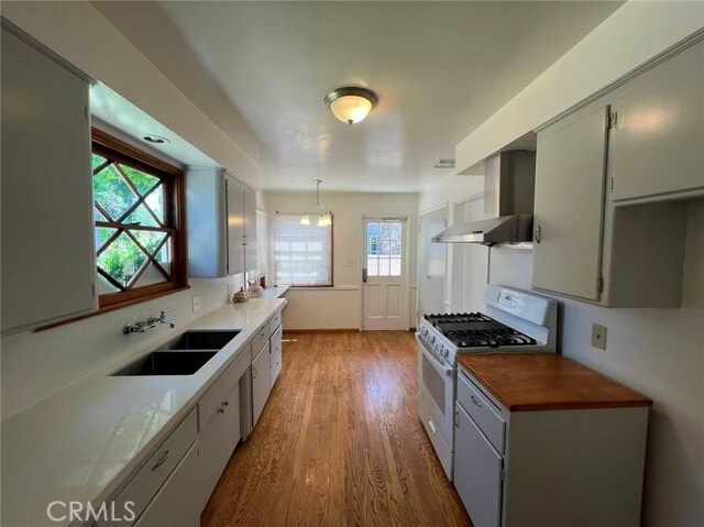 Building Photo - 9902 Daines Dr