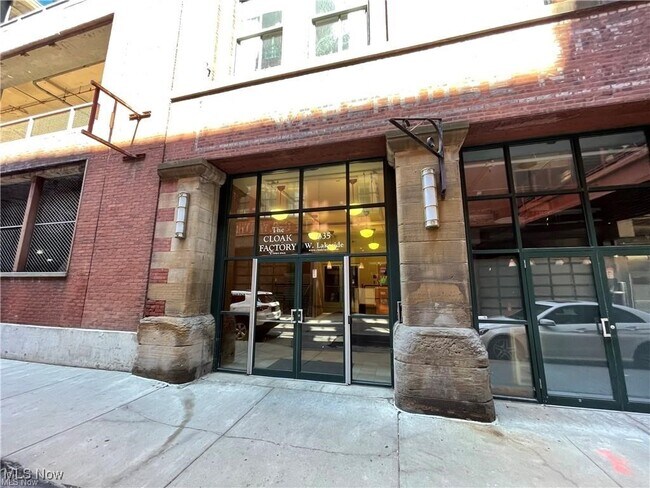 Foto del edificio - 635 W Lakeside Ave