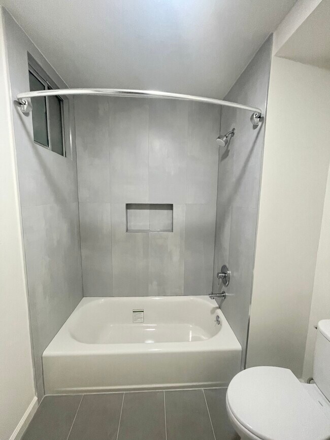 Bathroom - 2021 Judah St