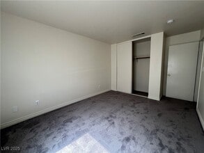 Building Photo - 5586 Lago Ct