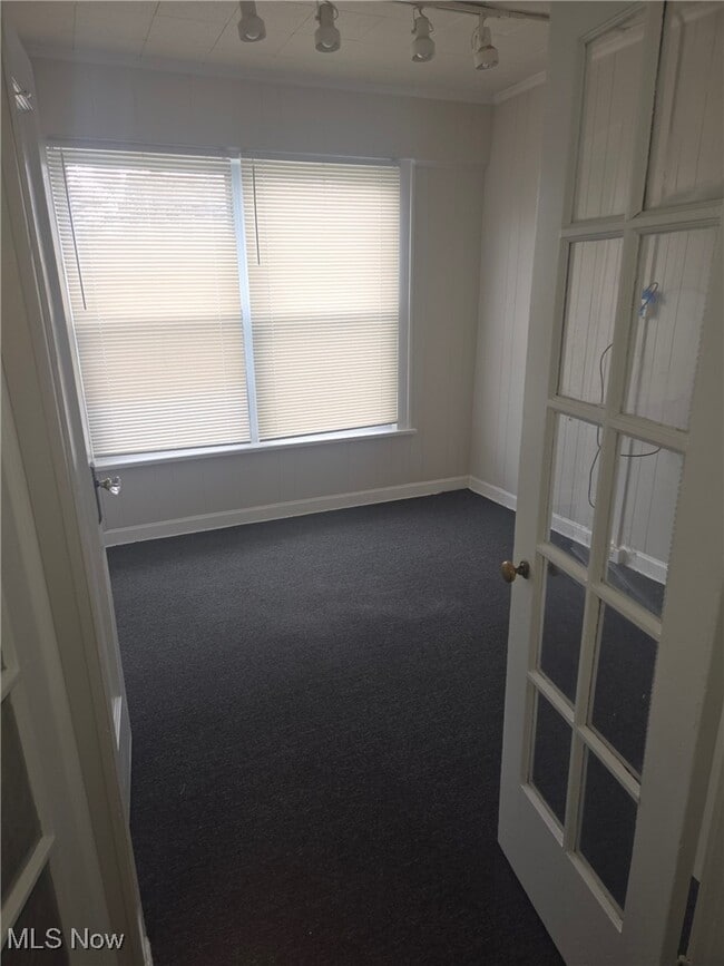 Building Photo - 10002 Parkview Ave