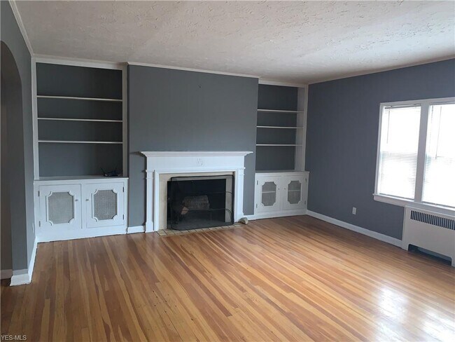 Building Photo - 15515 Van Aken Blvd