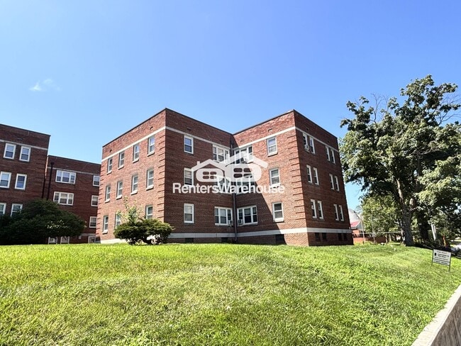 Building Photo - 4200 Grand Ave