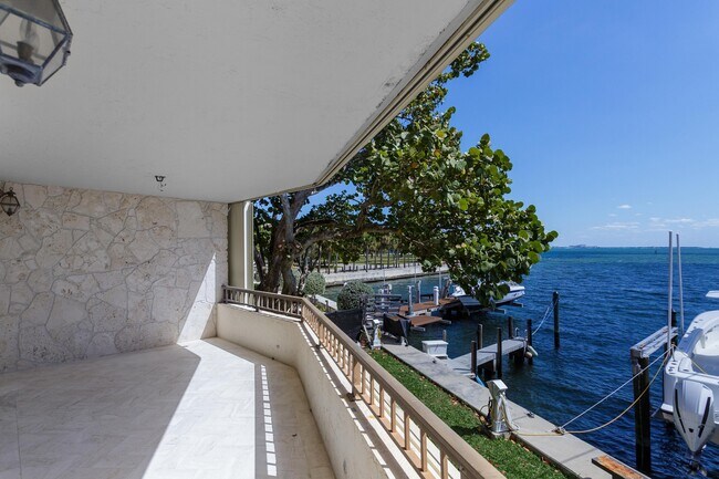 Foto del edificio - 1632 S Bayshore Ct