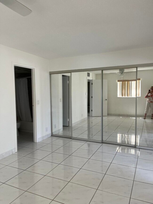 Building Photo - 251 Brittany F