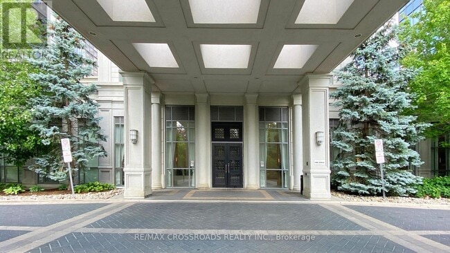 Building Photo - 15 Greenview Ave