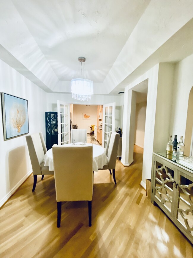 Formal dining room - 8455 Fountain Ave