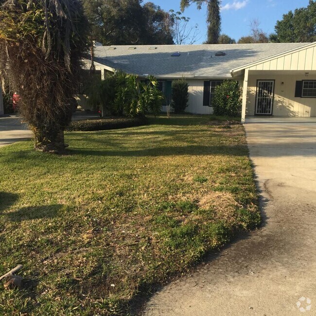 Daytona Oak Ridge Apartments for Rent with Washer & Dryer Ormond