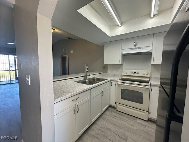 Foto del edificio - 829 Gleason Pkwy