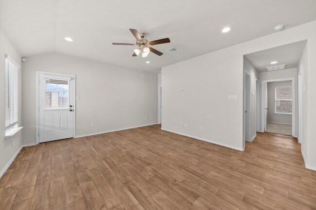 Foto del edificio - 8303 Amaryllis Ct