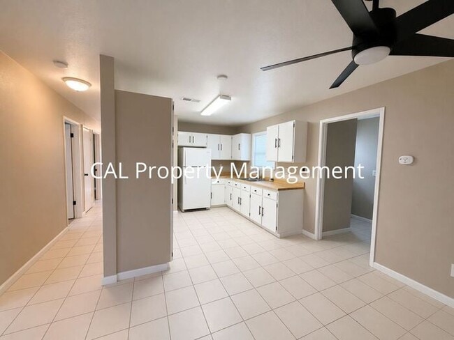 Foto del edificio - Spacious 4-Bedroom Home with 2-Car Garage & Backyard Oasis