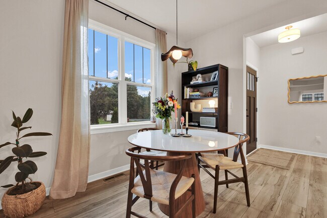 Foto del edificio - W204N1763 Laurel Pl