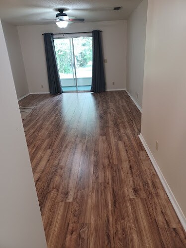 Sala de estar - 1321 Cheney Hwy