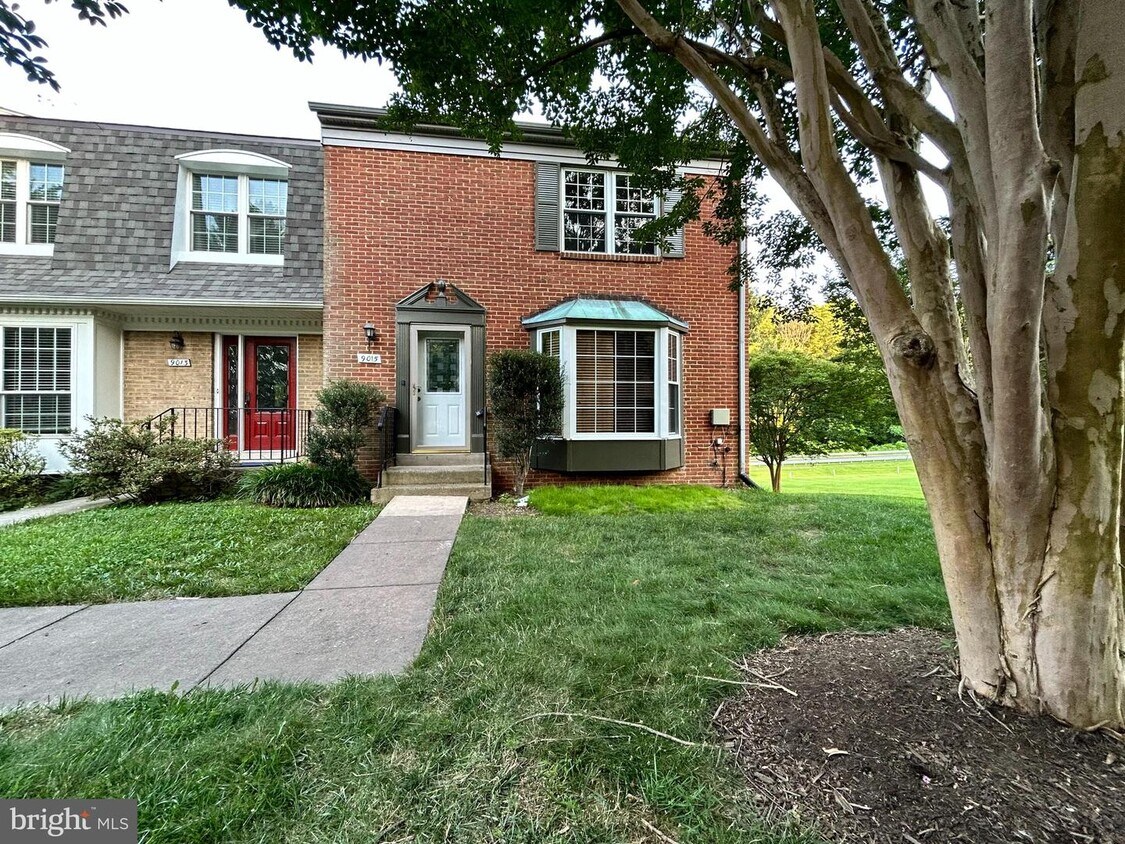 9015 Sweet Birch Ct, Springfield, VA 22152 Townhome Rentals in