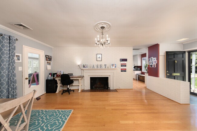 Foto del edificio - 6418 Overhill Rd