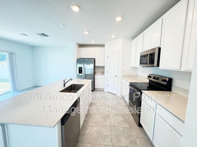 Building Photo - 645 Bell Prairie Cir