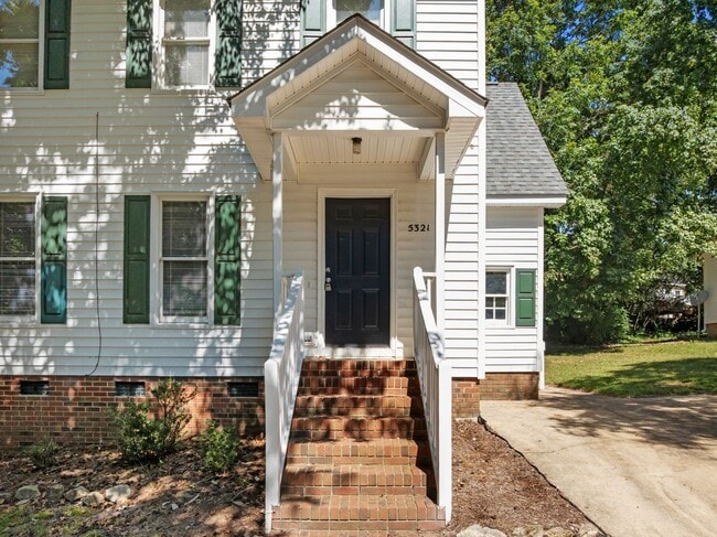 Building Photo - Spacious 3 Bedroom Home, LVP Floors, Updated Kitchen, New Cabinets, Granite, SS Appliances, Pet F...