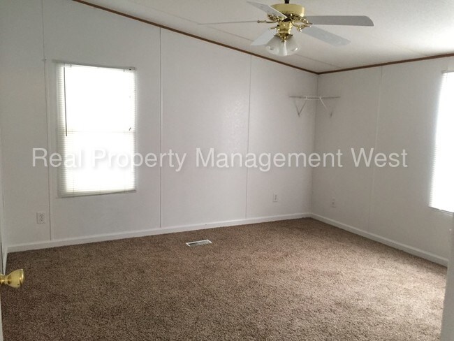 Foto del edificio - 2848 S Spencer Ave