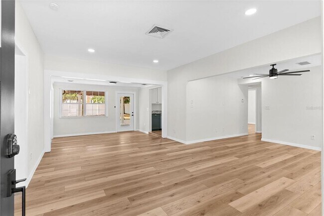 Foto del edificio - 4708 W El Prado Blvd