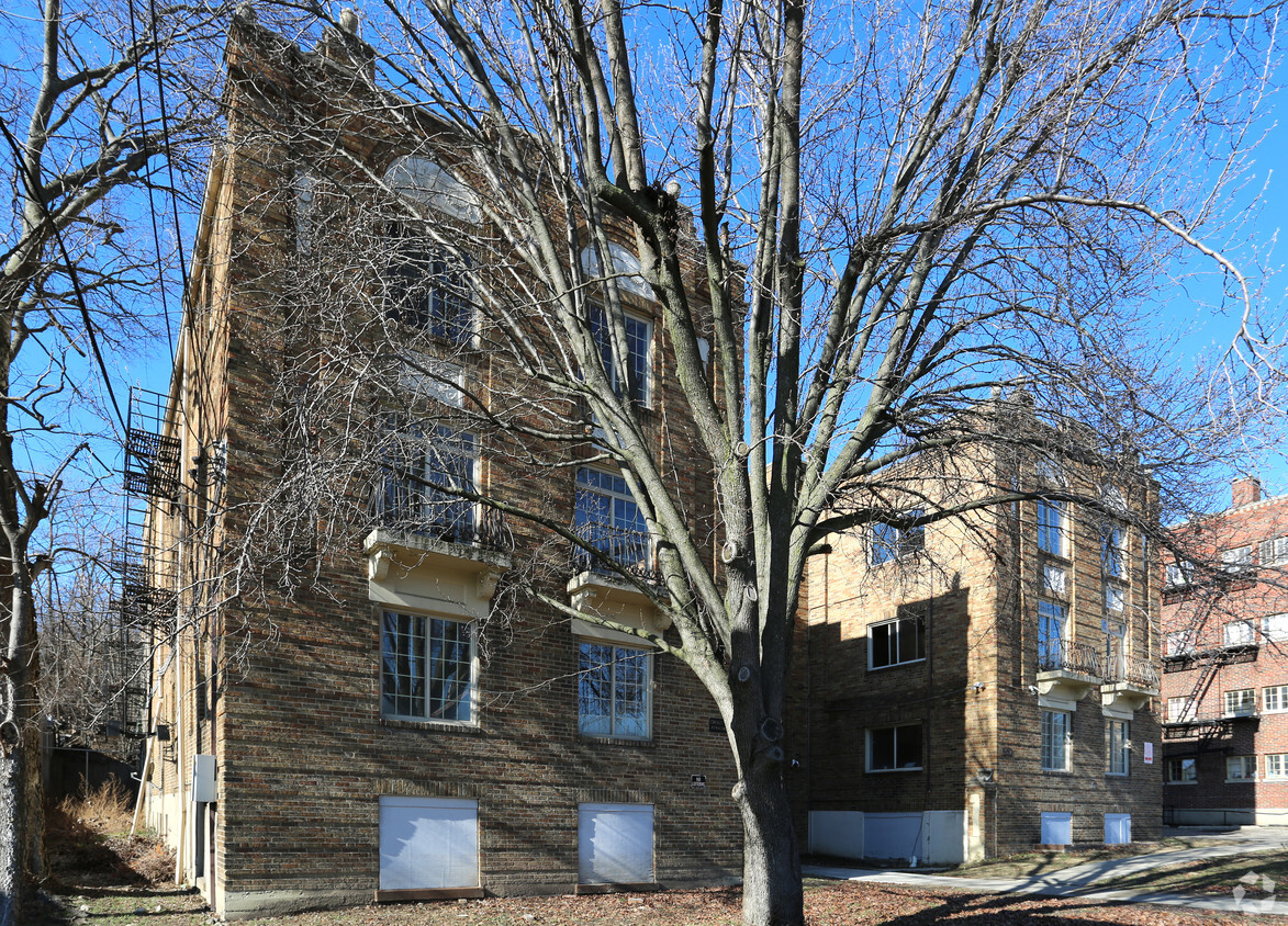 Primary Photo - Cross Park Apartments