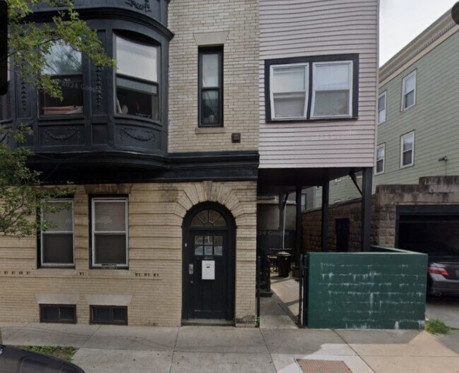 Building Photo - 2 Carmel St