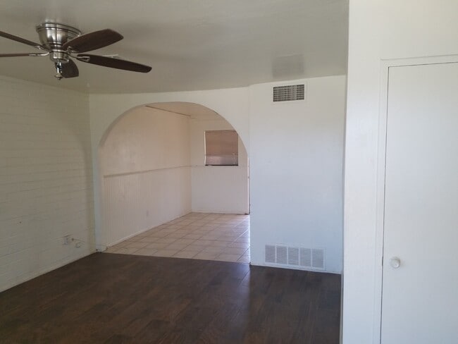 Building Photo - Charming 3 Bed, 2 Bath