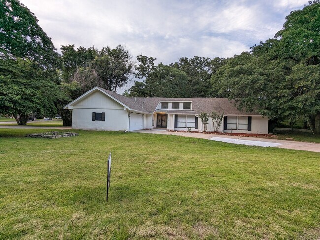 Foto del edificio - 10501 S Quebec Ave