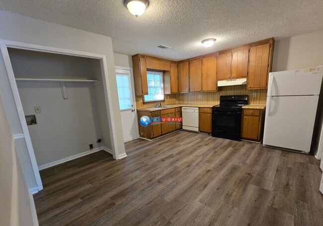 Building Photo - 493 Stone Mountain St
