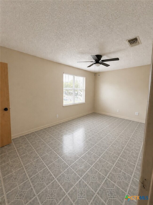 Foto del edificio - 1813 Cedarhill Dr