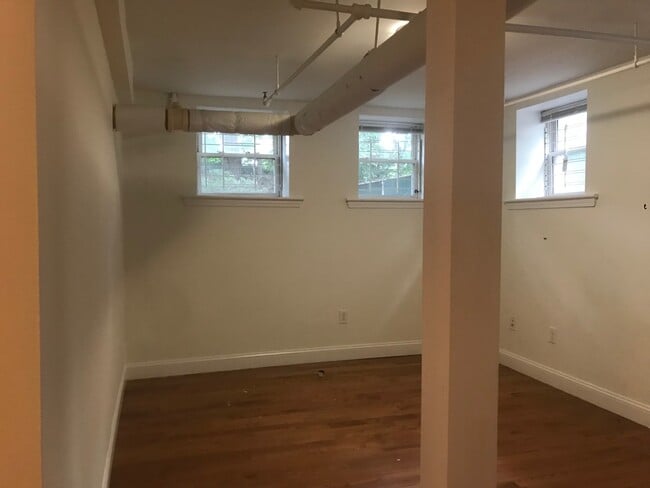 Building Photo - 104 Warren St