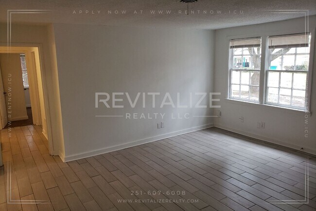Building Photo - **$0 Deposit** Remodeled 4 Bed 1.5 Bath in...
