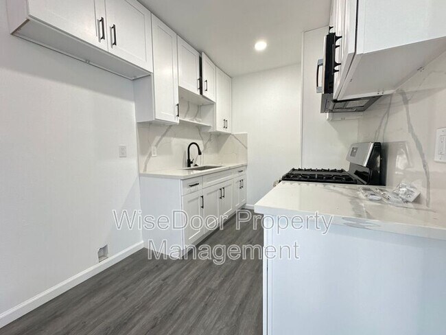 Building Photo - 10392 Lampson Ave