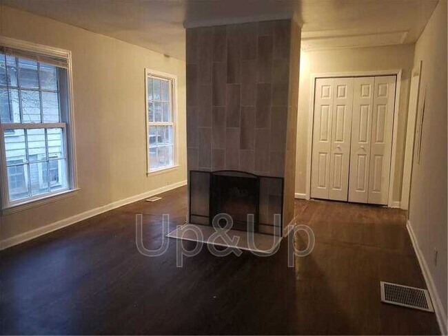 Building Photo - 2401 Macon Dr SW