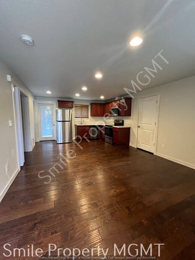 Photo - 2 Bedrooms with Garage Parking House