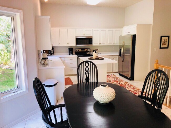 Foto del edificio - Rochester Executive Home