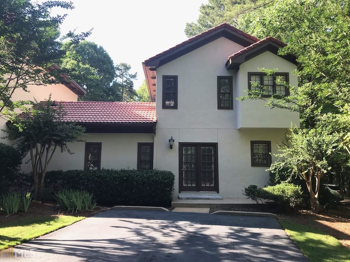 Primary Photo - 1422 Club Dr