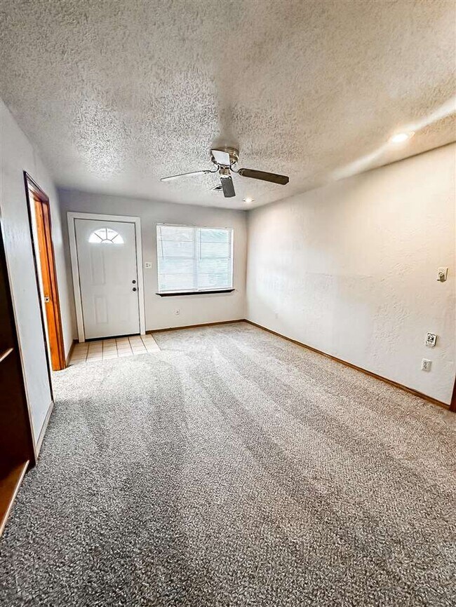 Foto del edificio - 6910 SW Forest Ave