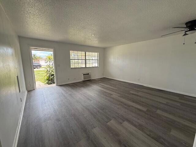 Foto del edificio - 341 Silver Beach Rd