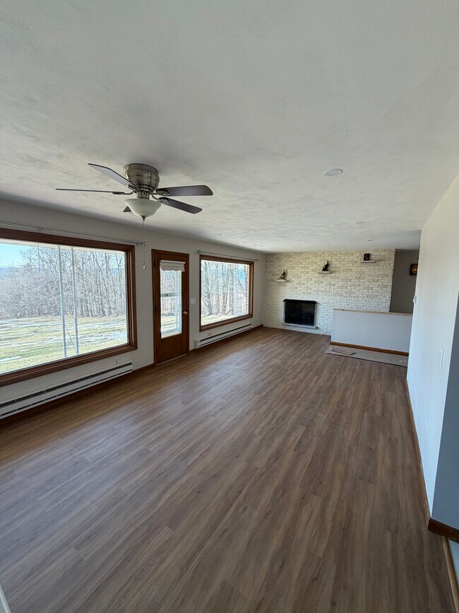 Foto del edificio - 23 Lynn Dr