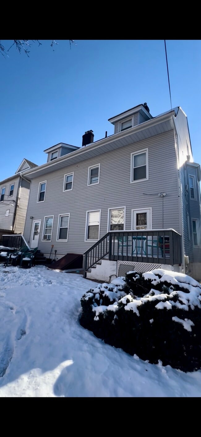 Building Photo - 77 2nd St