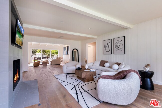 Foto del edificio - 527 S Bentley Ave