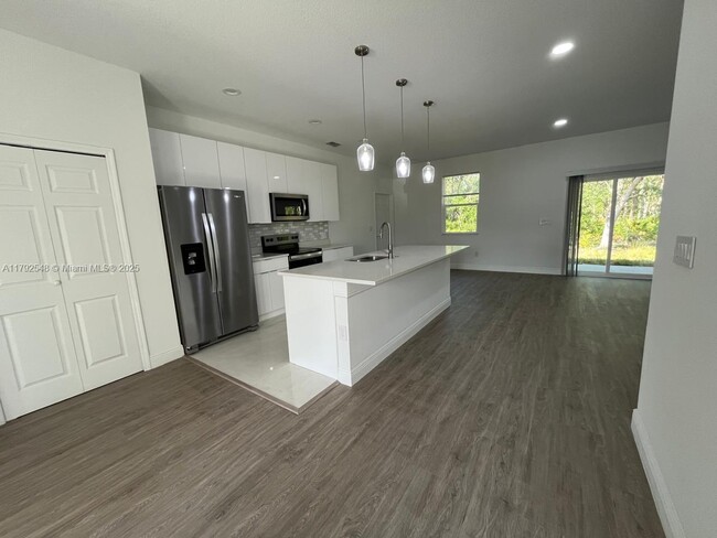 Building Photo - 514 Glade Ct