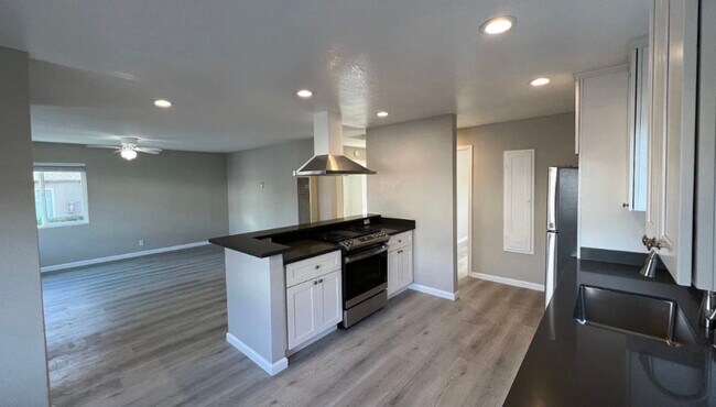 Building Photo - 808 Adams St