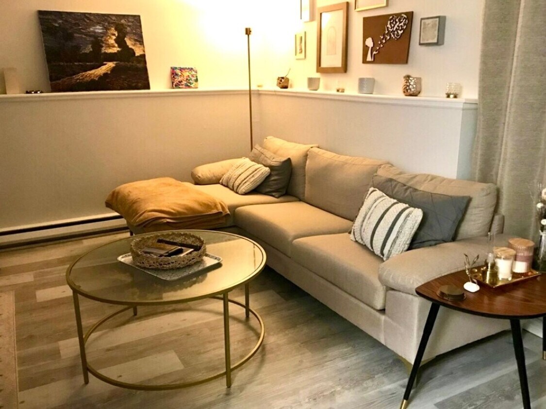 Foto principal - 2 Bedroom Townhome in Aurora