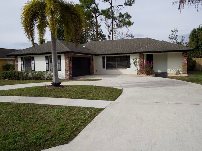 Building Photo - 1507 Hollyhock Rd