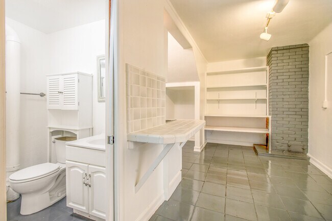 Building Photo - 1114 Escalona Dr