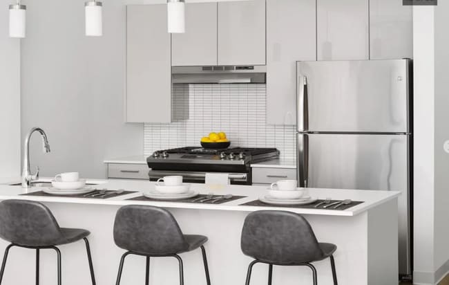 Building Photo - 819 W Van Buren St