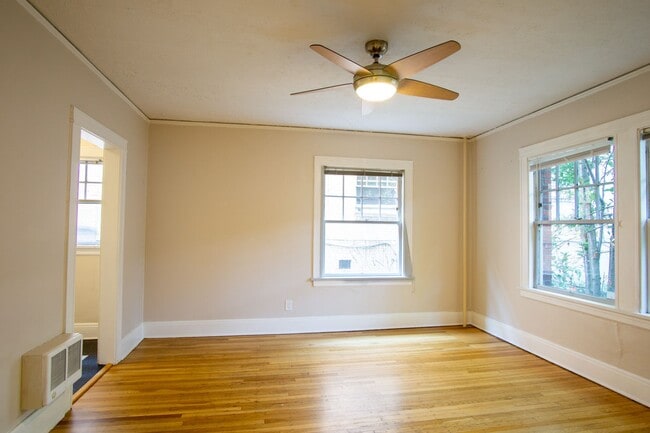 Building Photo - Gleaming Hardwoods in Spacious Studio Read...
