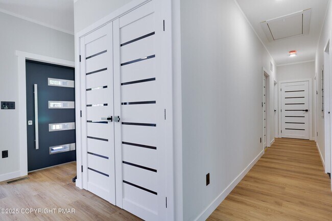 Foto del edificio - 1540 Lake Ln