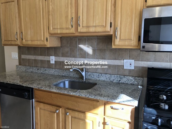 Building Photo - 1 br, 1 bath  - 435 Walnut Ave Apt 5M